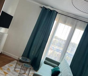 Centre-Ville Apartment | Charmant T4 Pontoise Centre