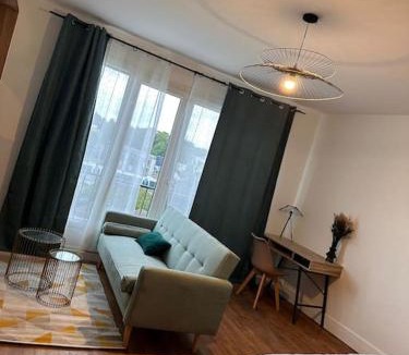 Centre-Ville Apartment | Charmant T4 Pontoise Centre