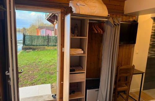 La Roquette Apartment | Charmante cabane rustique en bord de Seine
