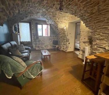 Saint-Jean-de-Fos Apartment | charmante cave voûtée 4 personnes