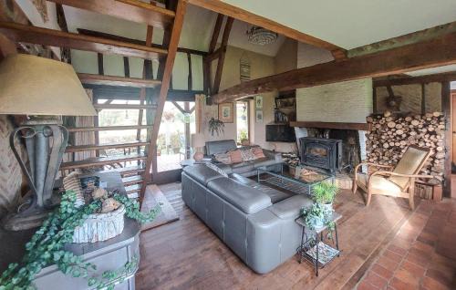 La Neuville-aux-Joutes House | Charmante Longère En Campagne