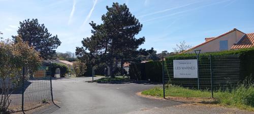 Saint-Vincent-sur-Jard House | Charmante Maison Bord de Mer avec Piscine et Tennis 5-P