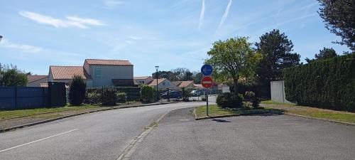 Saint-Vincent-sur-Jard House | Charmante Maison Bord de Mer avec Piscine et Tennis 5-P