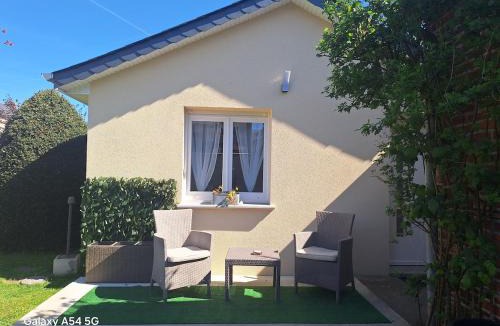 Caudebec-les-Elbeuf Apartment | Charmante maisonnette équipée