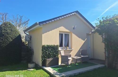Caudebec-les-Elbeuf Apartment | Charmante maisonnette équipée