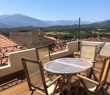 Montalba-le-Chateau House | Charmante maison de village avec toit terrasse