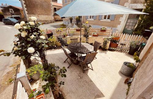 Bazoges-en-Pareds House | Charmante maison de village 30 min Puy DuFou