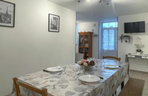 Carrouges House | Charmante maison au cœur de Carrouges avec WIFI - FR-1-497-260