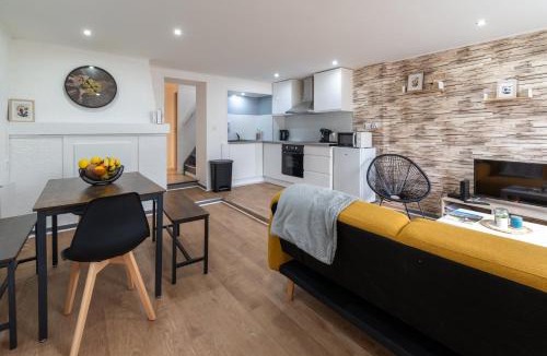 Nouzonville House | Charmante maison au calme avec terrasse & parking