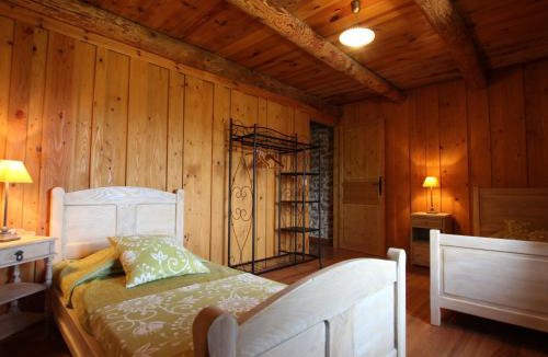 Aurec-sur-Loire House | Charmante Maison de Ferme avec Cour Fermée, Proche Loisirs et Nature - FR-1-582-191