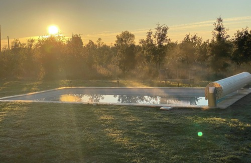 Piolenc House | Charmante Maison de Campagne Climatisée, Piscine Chauffée, vue Mont Ventoux