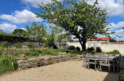 La Jonchere House | Charmante Maison de Village Avec Linge-plage 12km