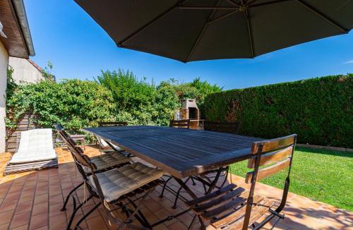 Saint-Apollinaire Villa | Charmante Maison Climatisée avec son Jardin à 5 minutes de DIJON