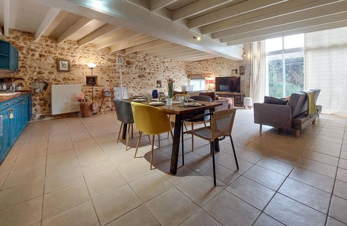 Saint-Gourson House | Charmante maison à la campagne