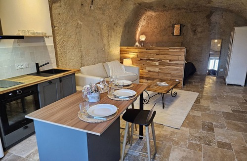 Rochecorbon House | Charmante Maison Troglodyte Loire Valley