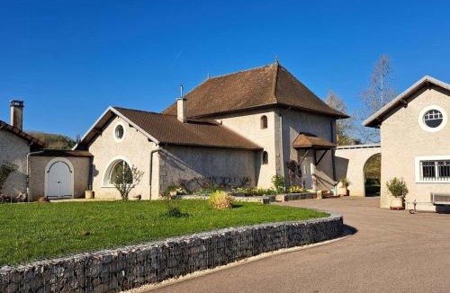 Charancieu House | Charmante maisonnette avec piscine partagée