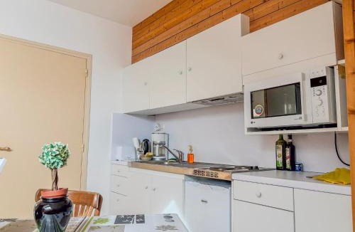 Auguaise House | Charmante studette au calme avec terrasse et parking