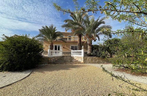 Mutxamel Villa | Charmante Villa Avec Piscine en Bord de Montage et Proche de la Plage