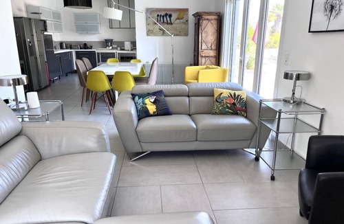 Le Cres House | Charmante Villa Climatisée de Plein Pied Avec Piscine et Jardin Paysagé
