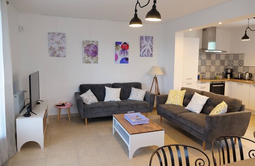 Manosque Villa | Charmante Villa Lamoureuse Avec Piscine Privée et Jolies Vues