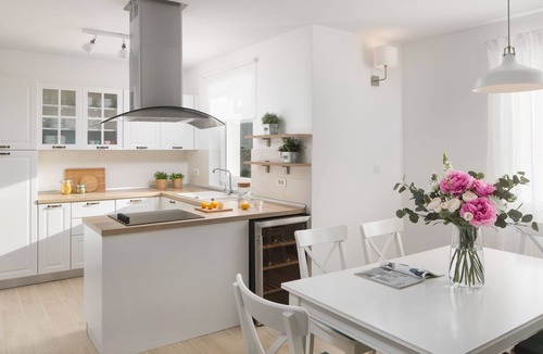 Zupanici House | Charmante Villa mit gepflegtem Garten und beheiztem Pool by Interhome