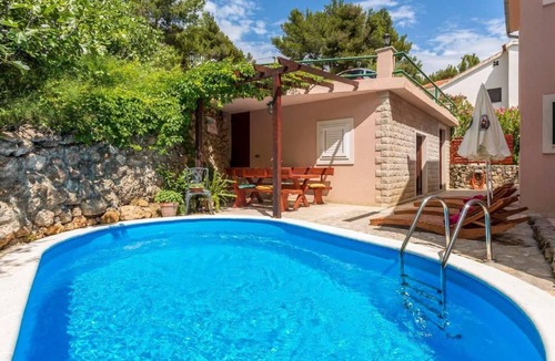 Medici House | Charmantes Ferienhaus in Medići mit Privatem Pool by Interhome