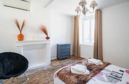 Nemours Apartment | Charme ancien à 200M Château