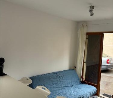 Colombier-Saugnieu Apartment | Charme C