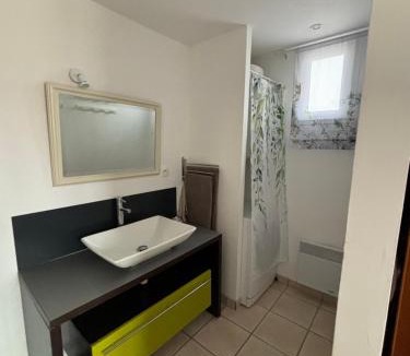 Colombier-Saugnieu Apartment | Charme C