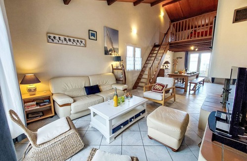 L'Epine House | Charme de la Grande Bosse by Interhome