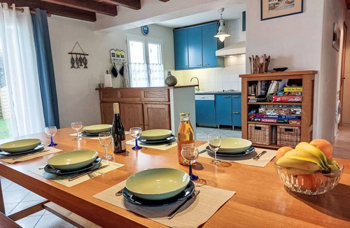 L'Epine House | Charme de la Grande Bosse by Interhome