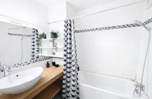 Saint-Denis Apartment | Charme et Passion By UTA HOUSE