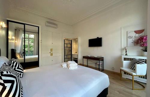 Quartier de la Folie-Mericourt Apartment | Charme et Volupté à République
