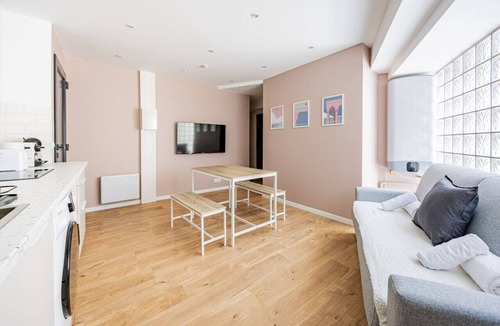 19th Arrondissement Apartment | Charme Parisien 6 Personnes, 2 chambres, 19ème