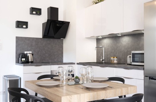 Poincare - Foch - Anatole France - Croix de Bourgogne Apartment | Charme Poincaré