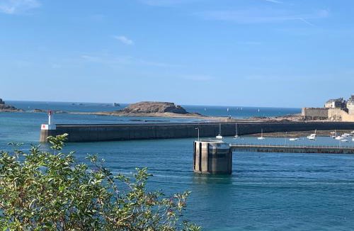 La Madeleine-Bellevue Apartment | Charme St Malo
