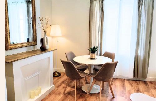 Lisieux Apartment | CHARME & VUE IMPRENABLE - Face au Jardin de L'Évêché