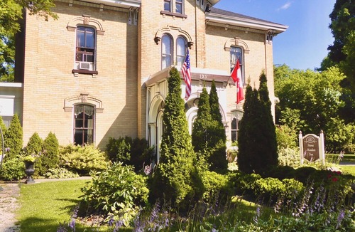 Stratford Apartment | Charmeine Stone Maiden Inn