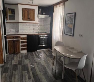 Saint-Mathieu Apartment | Charment sureaux