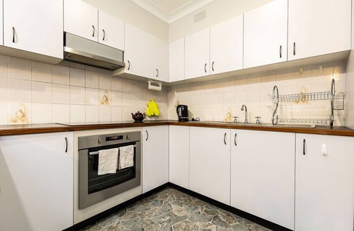 South Albury House | Charmer on Olive accommodation