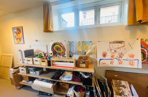 Bronshoj Apartment | Charmerende kælderlejlighed i villa