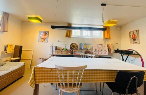 Bronshoj Apartment | Charmerende kælderlejlighed i villa