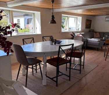 Skorping House | Charmerende sommerhus i fredelige omgivelser