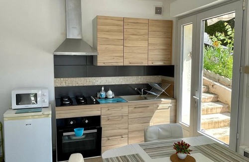 Changey House | Charmes lakeside house