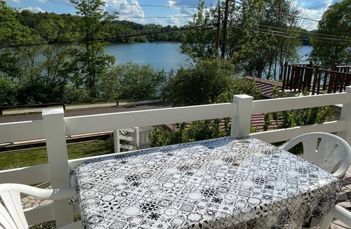 Changey House | Charmes lakeside house