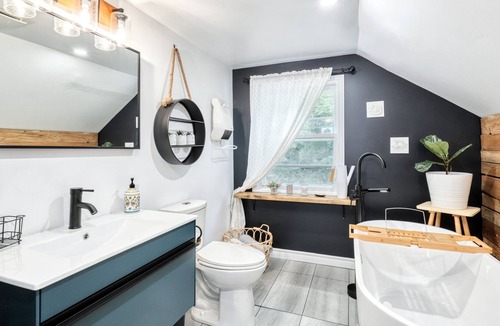 Saint-Gabriel-de-Brandon Ski Chalet | Charming chalet with access and view of the lake!