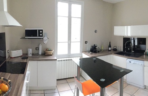 Entraigues-sur-la-Sorgue House | Charming Provencal house with swimming pool near Avignon.