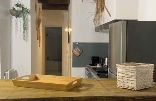 Entraigues-sur-la-Sorgue Apartment | Charming ground-floor gite in the Coeur de Provence region