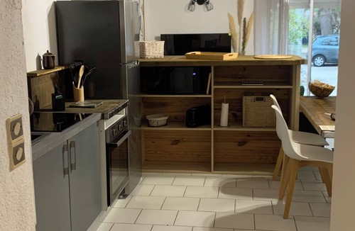 Entraigues-sur-la-Sorgue Apartment | Charming ground-floor gite in the Coeur de Provence region