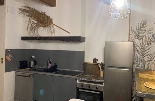 Entraigues-sur-la-Sorgue Apartment | Charming ground-floor gite in the Coeur de Provence region